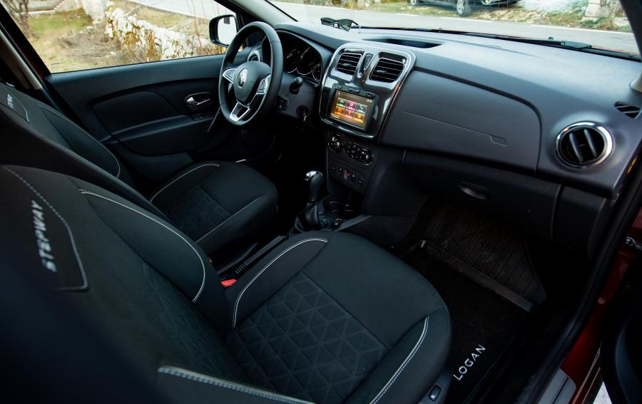 Интерьер Renault Logan Stepway City 2018 года  (CIS) (фото 23 из 32)